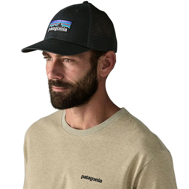 Sapca Unisex Patagonia P-6 Logo LoPro Trucker Sapca Unisex Patagonia P-6 Logo LoPro Trucker