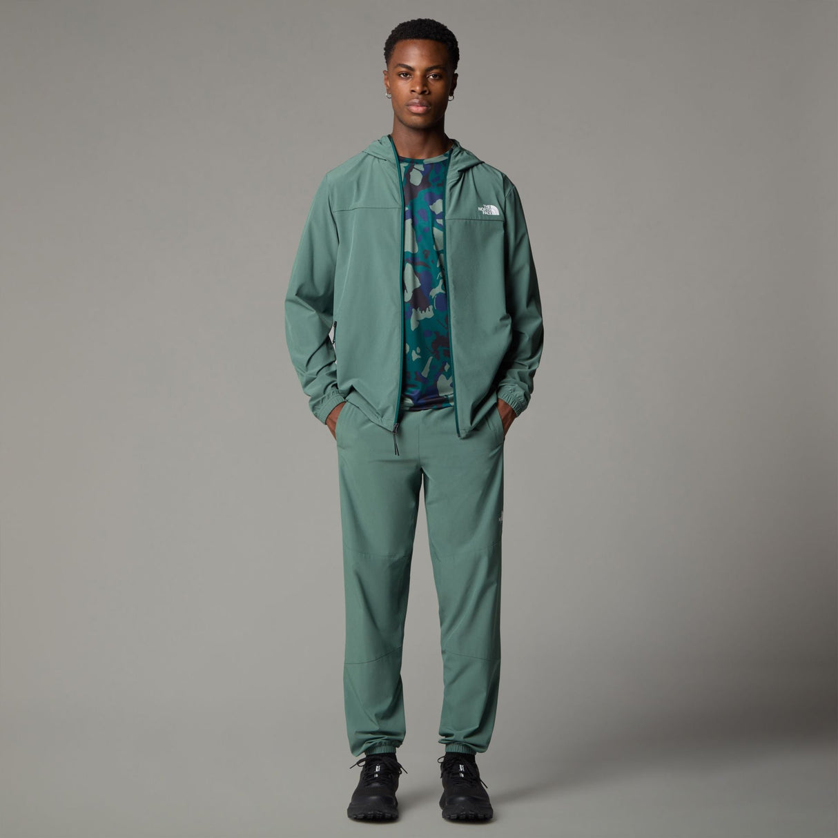 Geaca Barbati The North Face M Mountain Athletics Hooded Wind Geaca Barbati The North Face M Mountain Athletics Hooded Wind