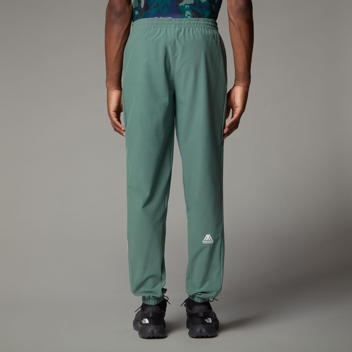 Pantaloni Barbati The North Face M Mountain Athletics Wind Pantaloni Barbati The North Face M Mountain Athletics Wind