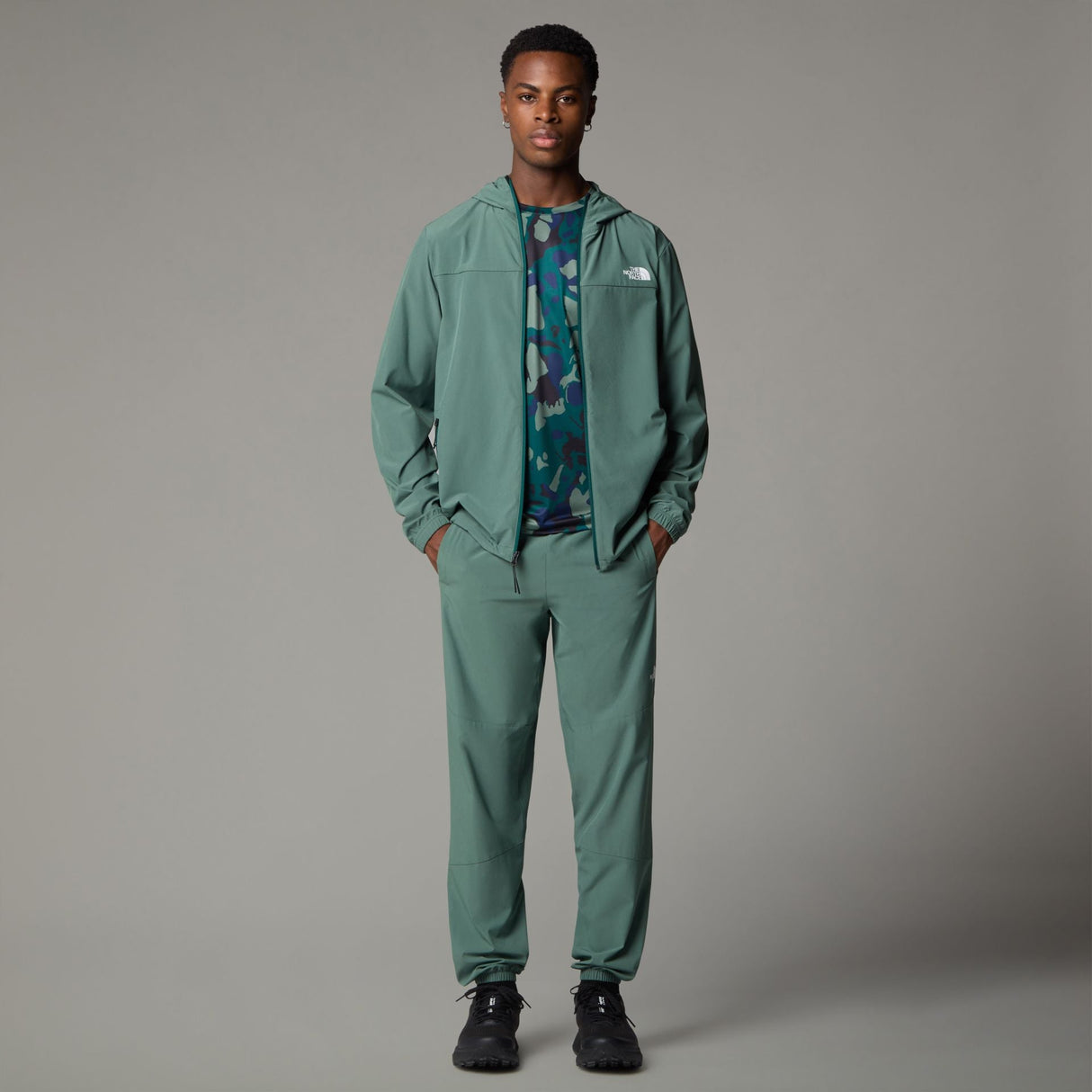 Pantaloni Barbati The North Face M Mountain Athletics Wind Pantaloni Barbati The North Face M Mountain Athletics Wind