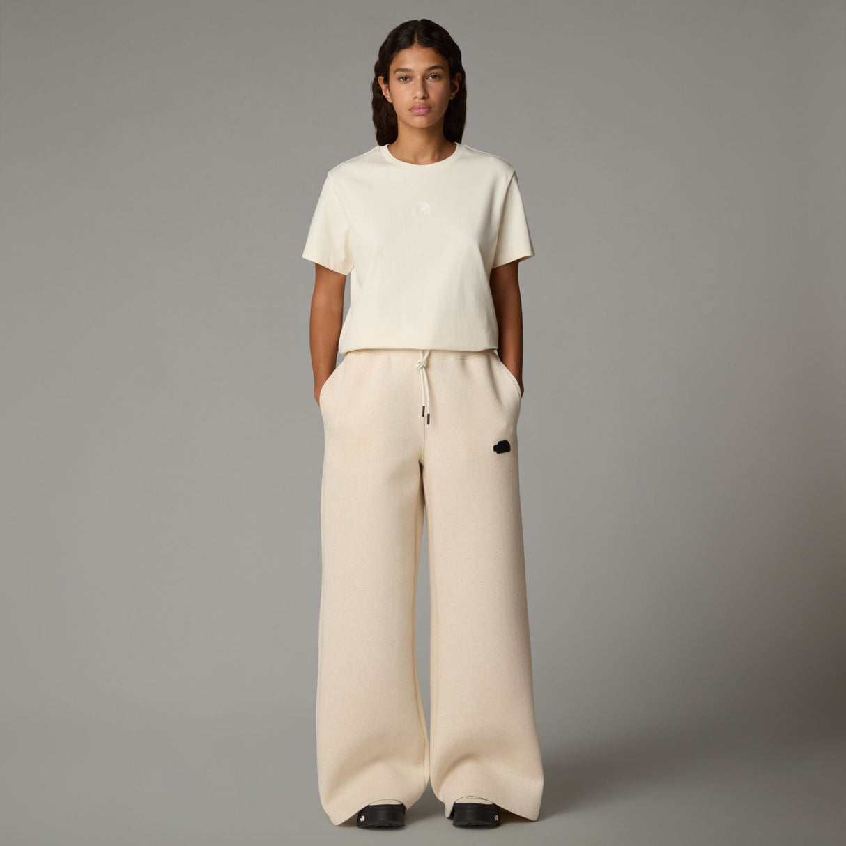 Tricou Femei The North Face W Logo Rmst Relaxed Tricou Femei The North Face W Logo Rmst Relaxed