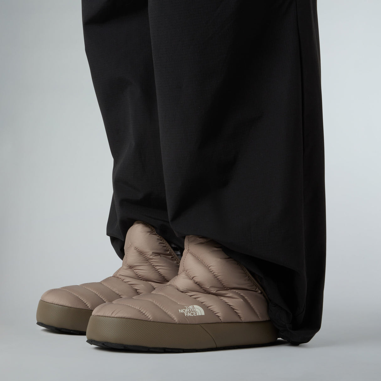 Papuci The North Face W Thermoball Traction   Papuci The North Face W Thermoball Traction