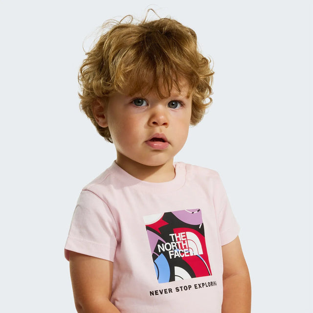 Set Copii Tricou & Pantaloni Scurti The North Face Baby Box NSE Play Regular Cotton Graphic   Set Copii Tricou & Pantaloni Scurti The North Face Baby Box NSE Play Regular Cotton Graphic