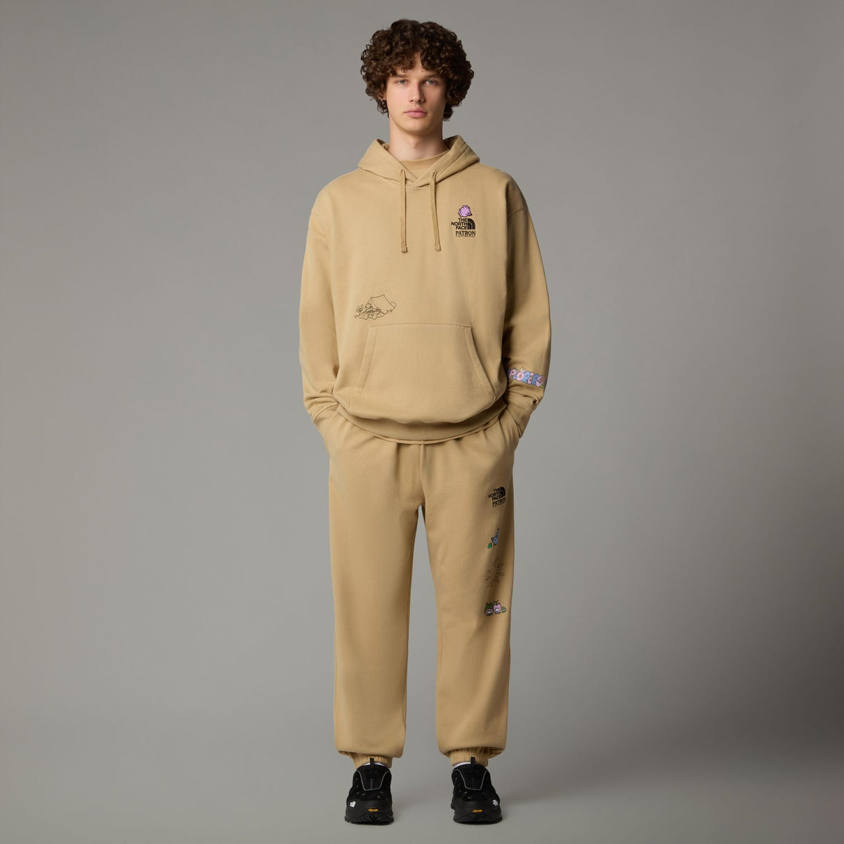 Pantaloni Unisex The North Face U Mountain Cleanup Relaxed   Pantaloni Unisex The North Face U Mountain Cleanup Relaxed